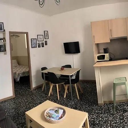 Au Coeur Du Quartier De La Roquette *