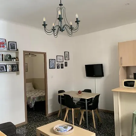 Au Coeur Du Quartier De La Roquette Arles